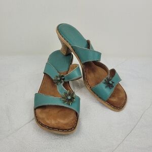 Tsonga vintage aqua leather sandals etched kitten heel & flower detail boho 6.5